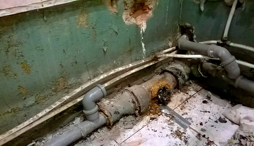 Почему не стоит затягивать с заменой труб канализации в квартире